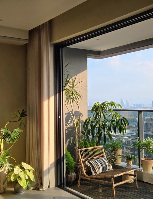 阳台不装玻璃风水会怎样？对运势有影响吗？