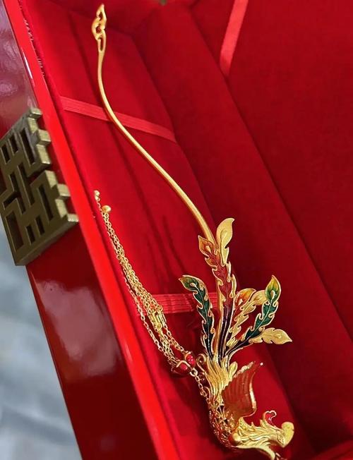 庚戌钗钏金命与哪种命相配？庚金命适合佩戴什么首饰？