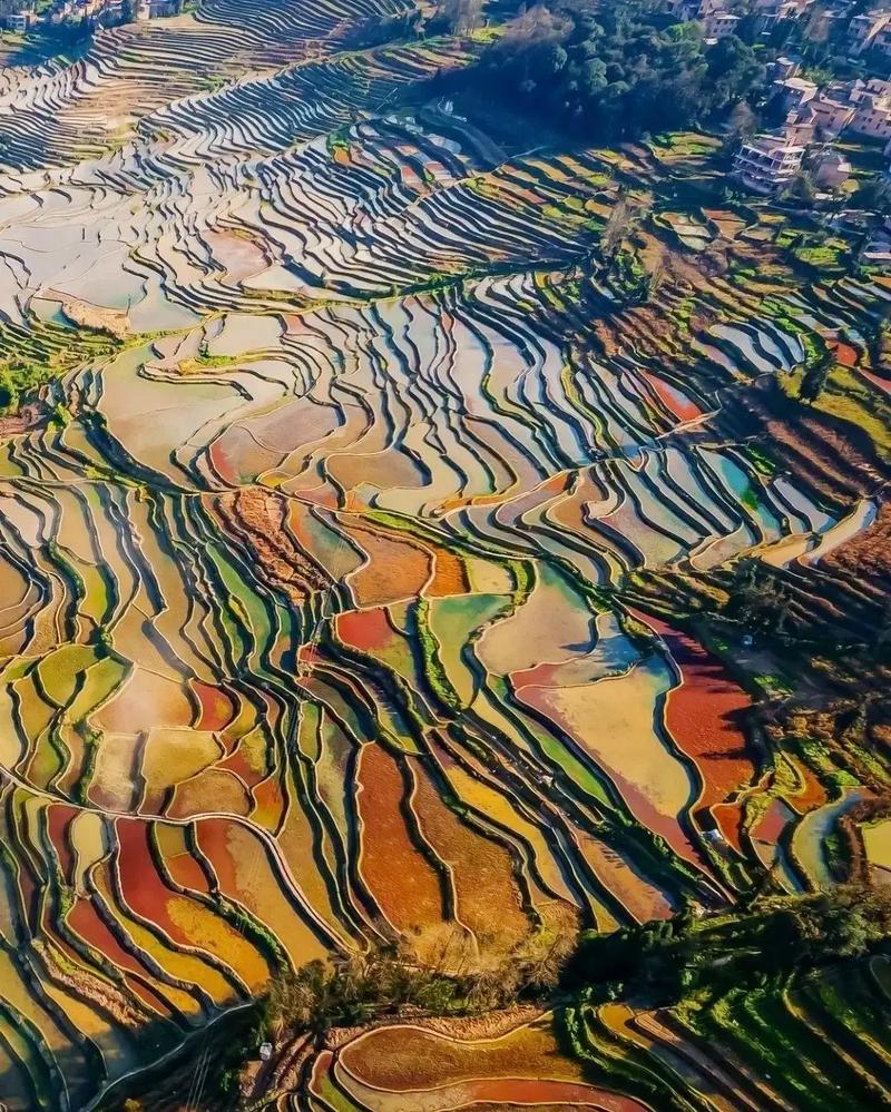 云南的哪些地方拥有极佳的地理风水，被认为是风水宝地呢？