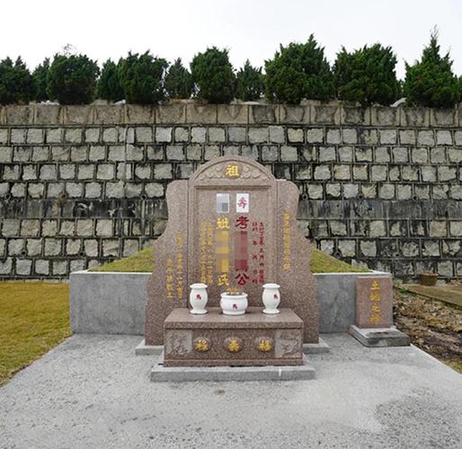 豪宅附近有墓地吗？这样的风水环境适合居住吗？