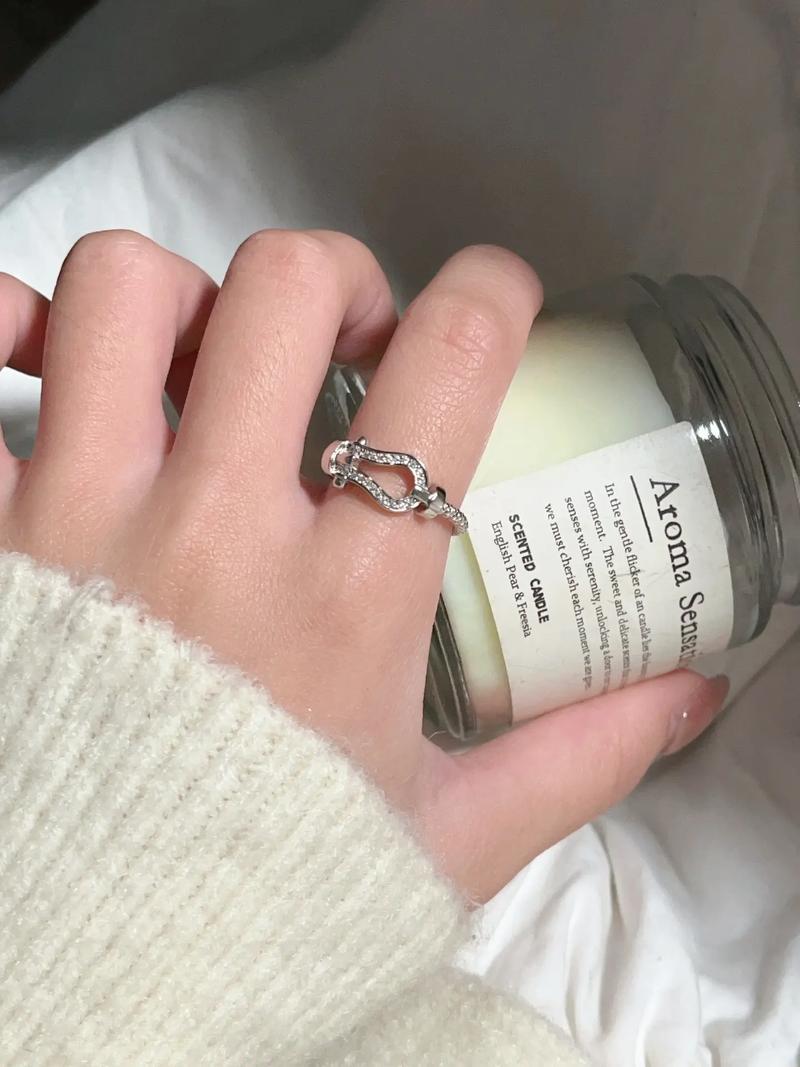 马蹄扣戒指的风水讲究有哪些，有什么特别的注意事项吗？