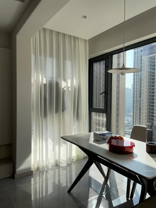 阳台摆放餐桌风水如何？是否适宜？