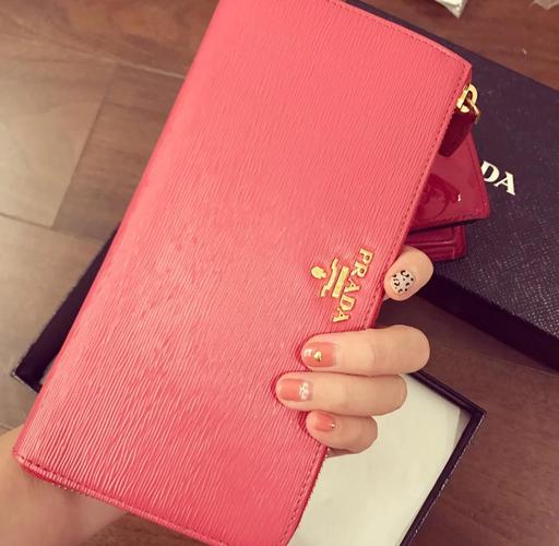 女用钱包颜色哪种招财守财又适合带月的命？