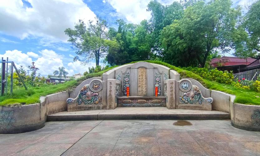 广东有哪些名人的墓地风水规模较大？