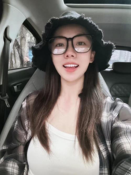 女人齿白整齐皮肤白面相如何改命？