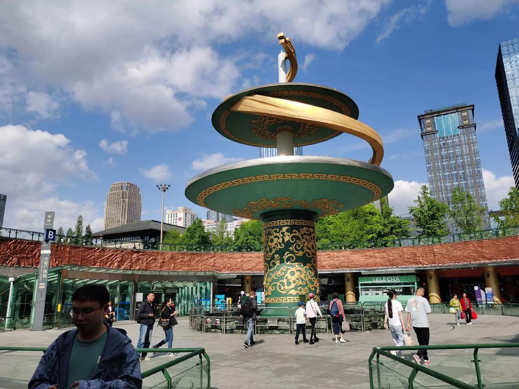 成者阝天府广场的风水讲究有哪些，对周边环境和建筑有影响吗？