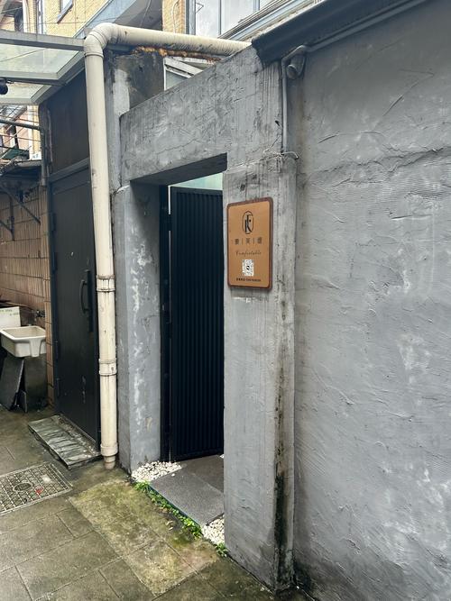 这栋楼附近有巷口吗？其风水环境怎么样呢？