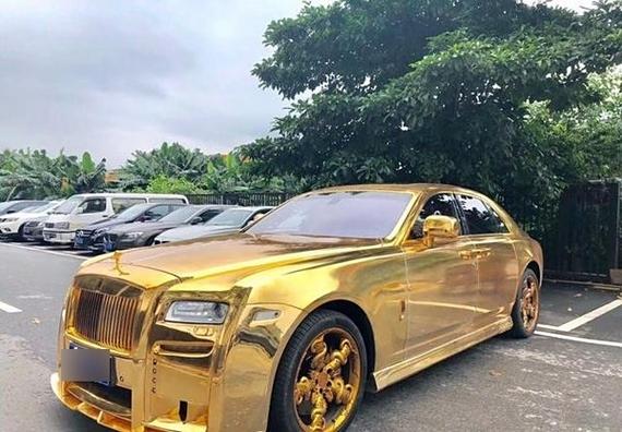 土命的人买金命车型适合什么颜色？