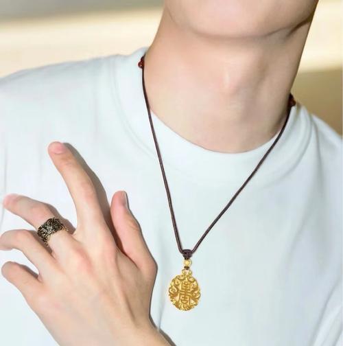 金箔金命男最适合与哪种命格男共事？金箔金命者佩戴什么饰品最适宜？