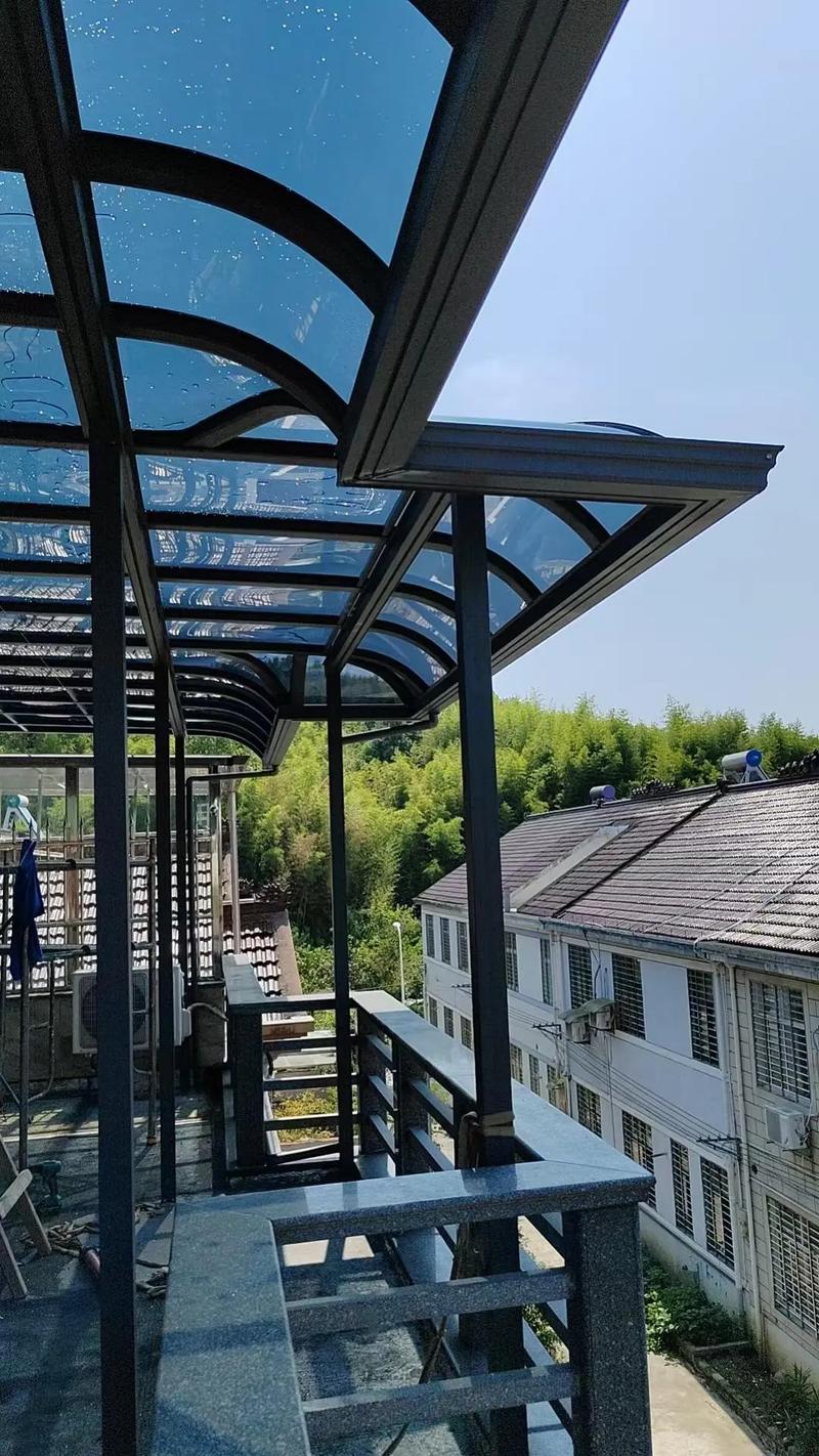 楼顶搭建遮阳棚会对住宅风水产生哪些不利影响？