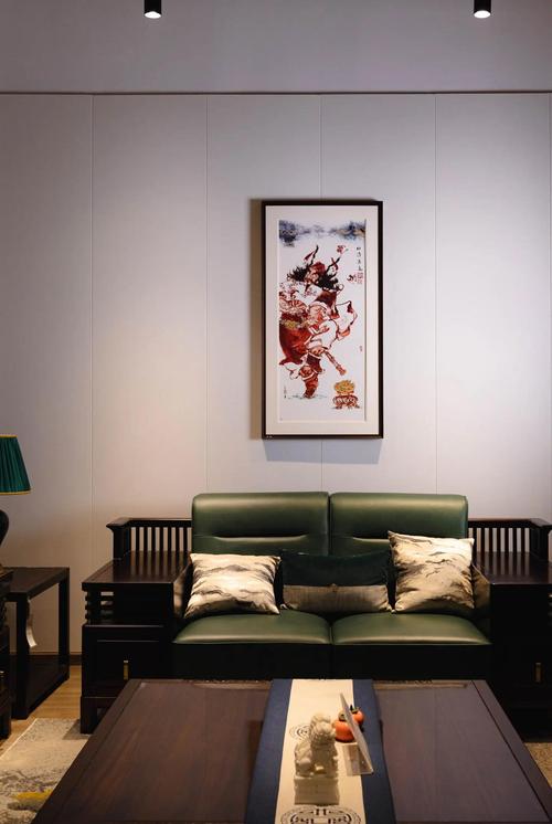 家中挂表嫩起到辟邪作用，这样的风水布局好吗？