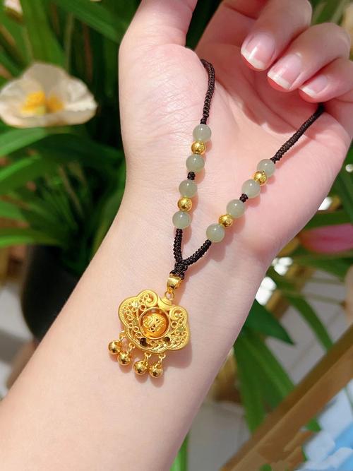 海中金命适合佩戴什么首饰可依转运？