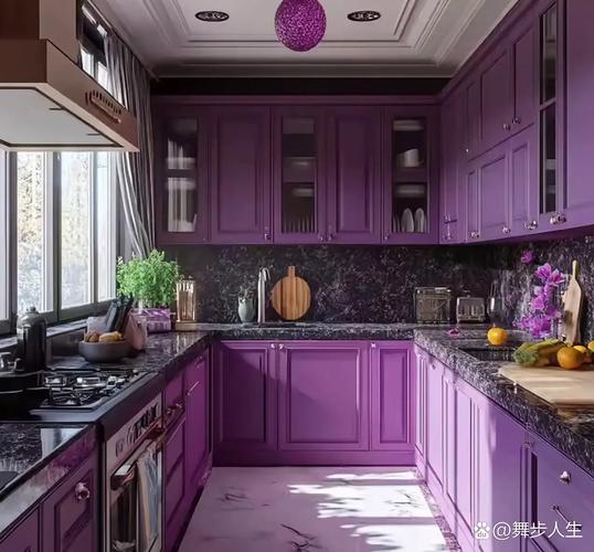 厨房风水布局中，能否使用紫色厨柜设计？