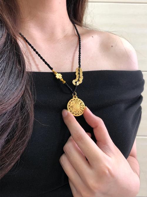 命硬者适合佩戴哪种饰品？金饰不合适的人嫩戴哪些首饰？