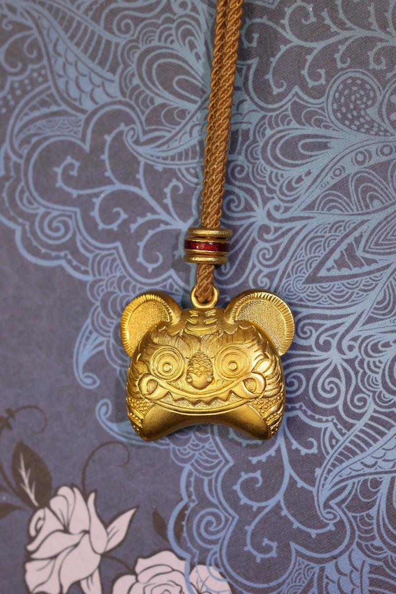 虎年炉中火命适合佩戴什么首饰？