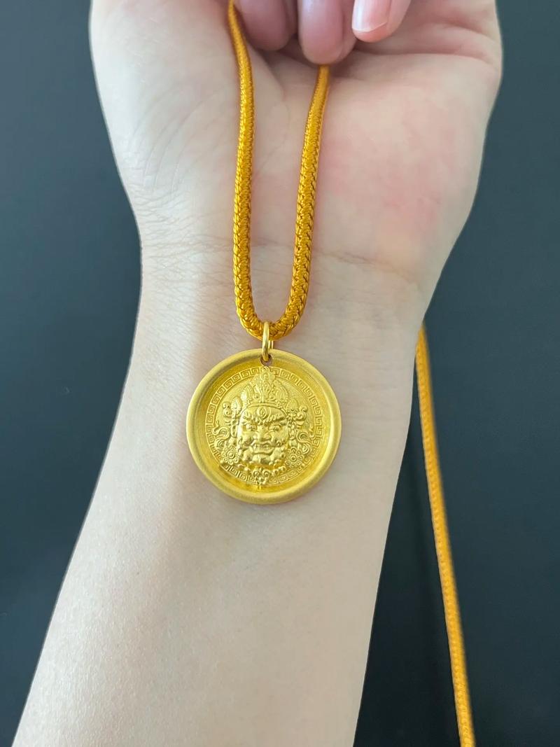 海中金命的人拜哪位财神最旺，佩戴什么饰品能旺运势？