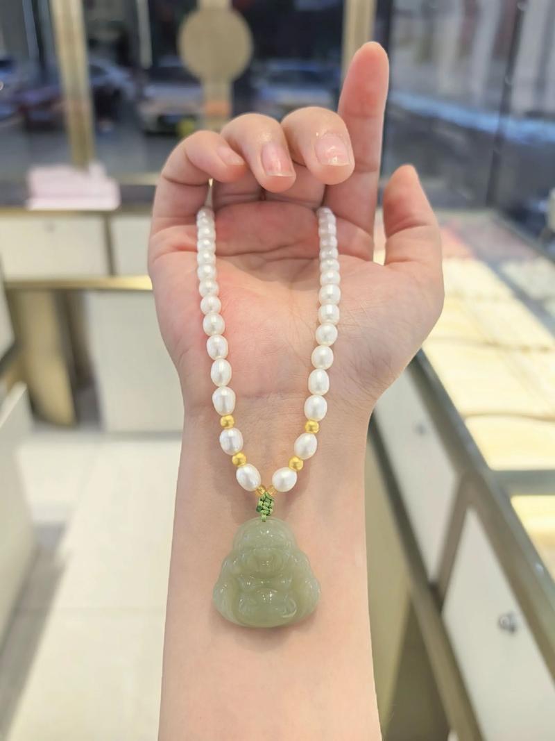 大海水命女性适合佩戴什么饰品？戴玉对她们来说是否合适？