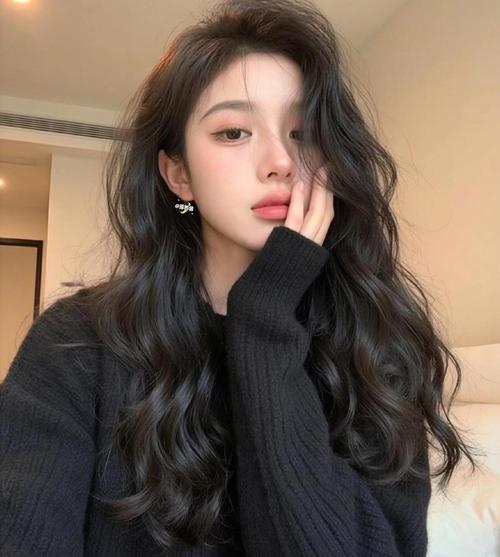 卷发女孩命运如何，是否意味着难以驾驭？