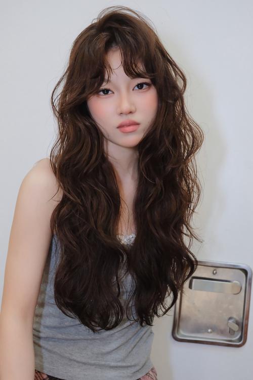 女人天生卷发适合哪种命理？