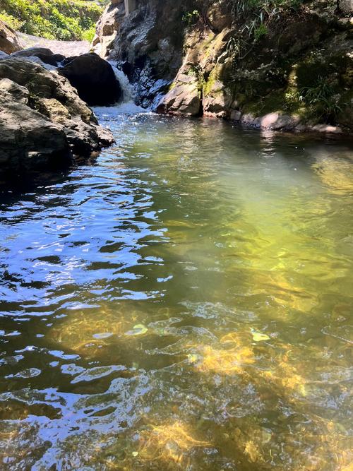 左右两侧都有小溪的地方风水怎么样？