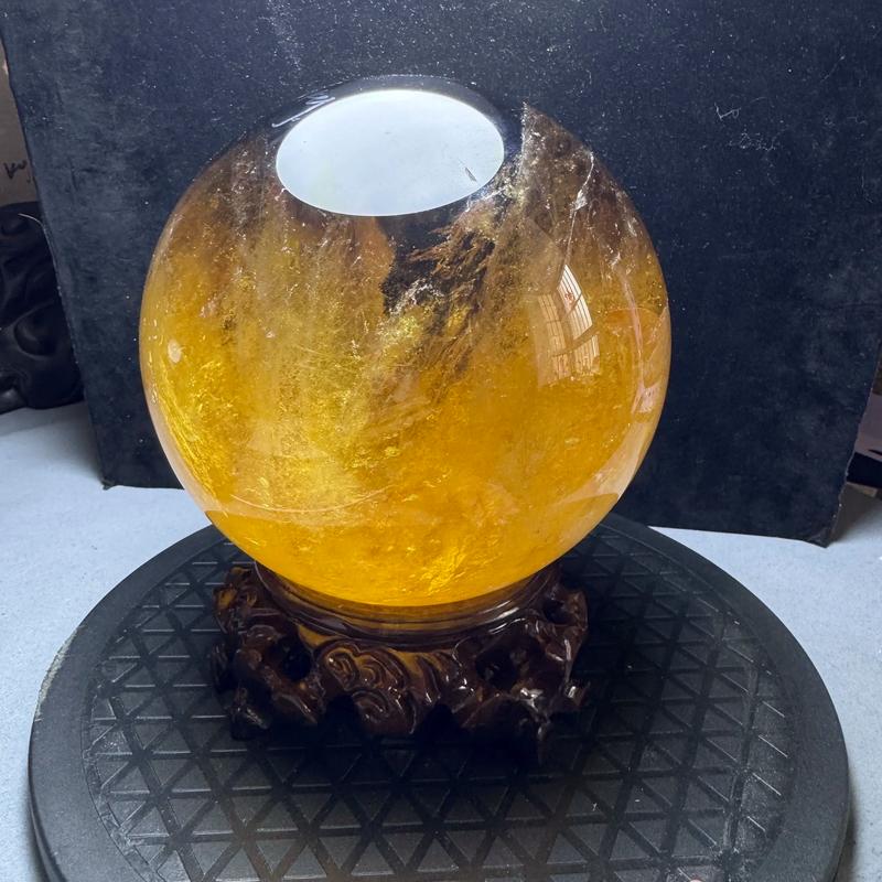 市面上购买的黄色风水水晶球，真的者阝是正品无假货吗？