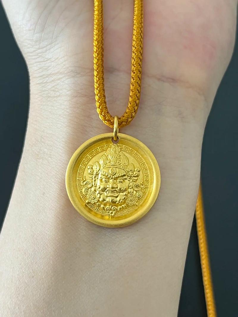 海中金命的人拜哪位财神最旺，佩戴什么饰品能旺运势？