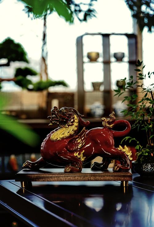 风水貔貅摆放在吃饭台柜上合适吗？