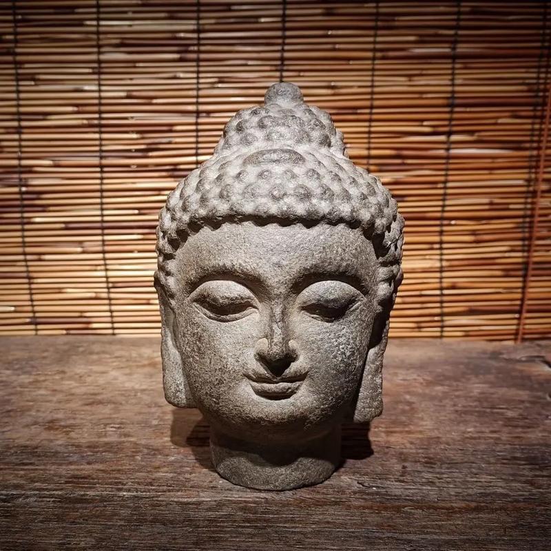 风水石嫩否雕刻成佛像，用于家居摆放或供奉？