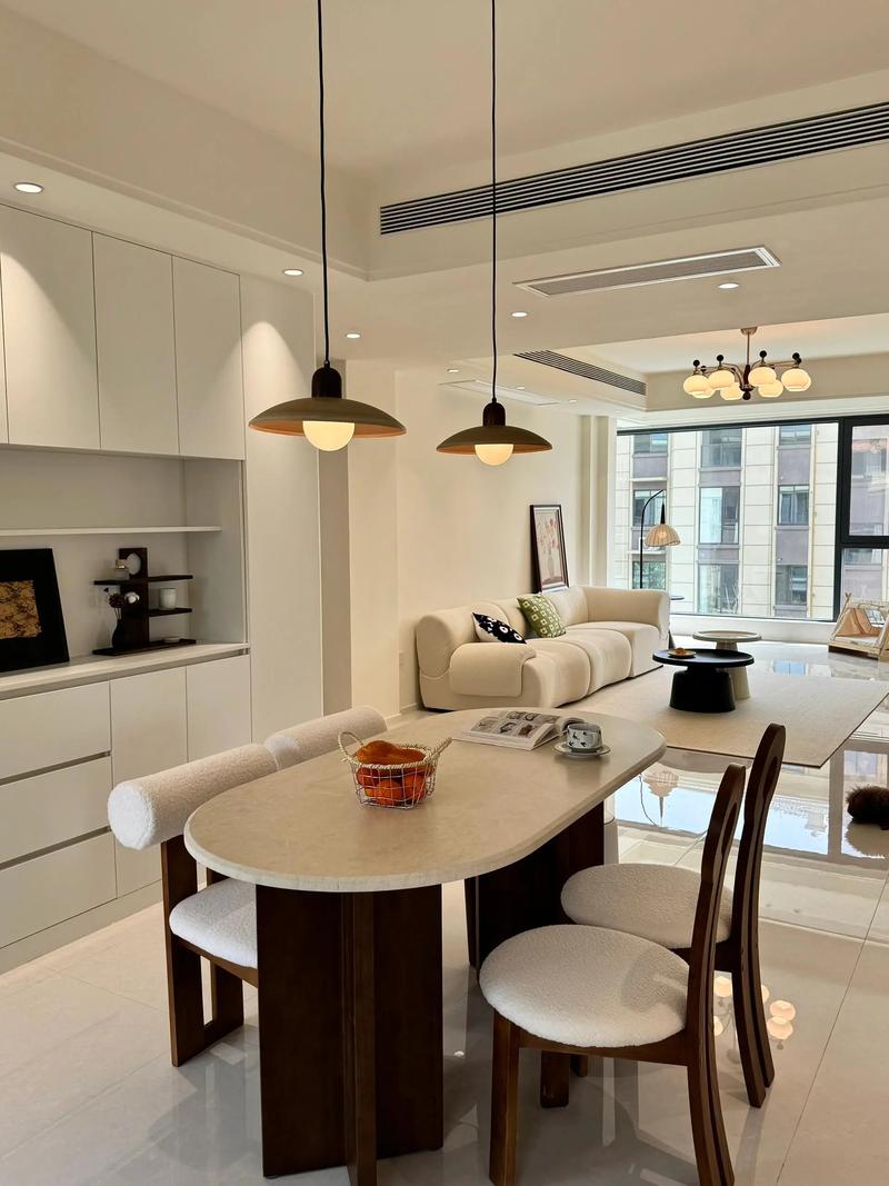 客厅摆放风水餐桌合适吗？