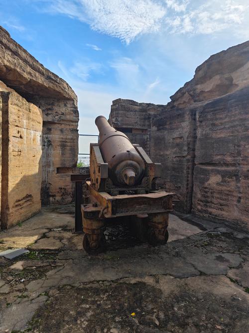 这栋房子是古代的炮楼式建筑吗？