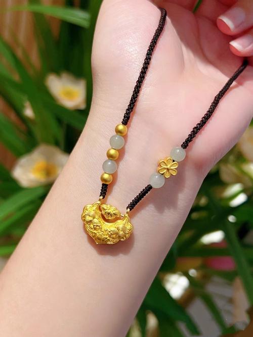 海中金命适合佩戴什么饰品能招财转运？