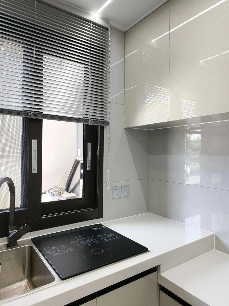 厨房窗户是否需要安装窗帘来调整风水？