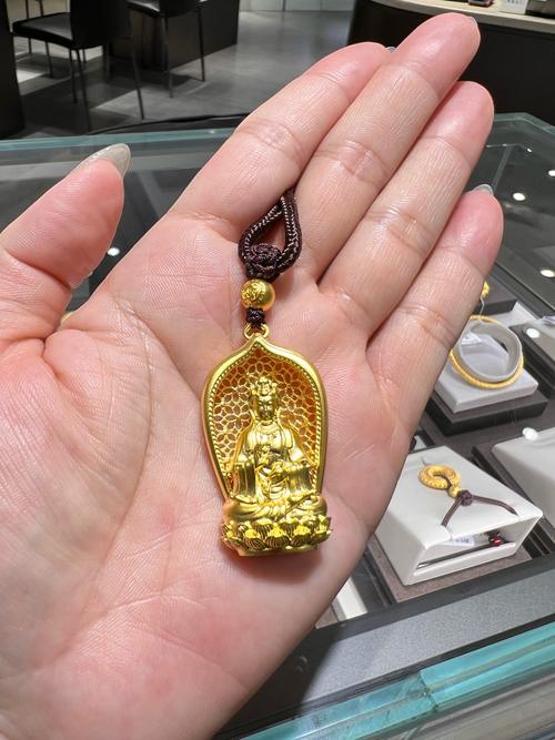 命里缺水的人应该供奉哪位菩萨，佩戴什么物品来改善？