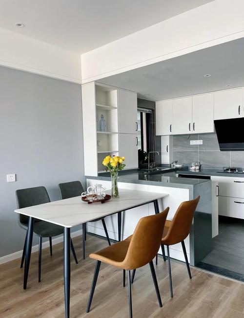 客厅餐桌摆放位置是否安全，风水布局是否吉利？