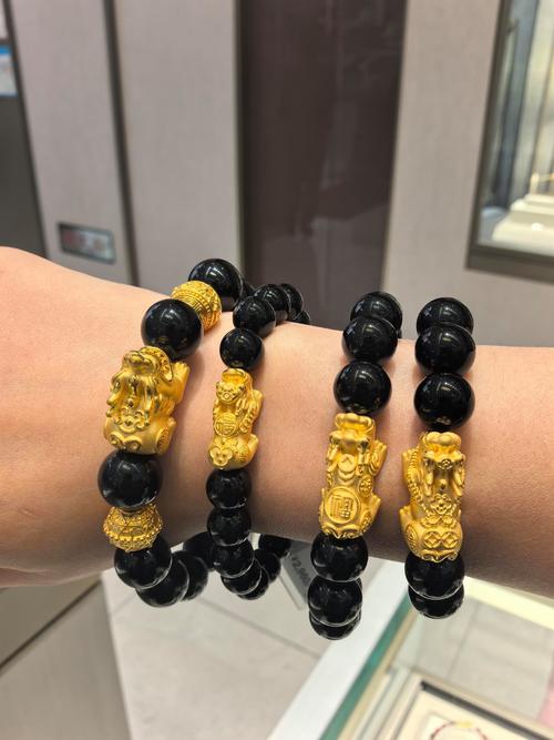 金命店铺如何摆放物品以招财，以及金命人的幸运色是什么？