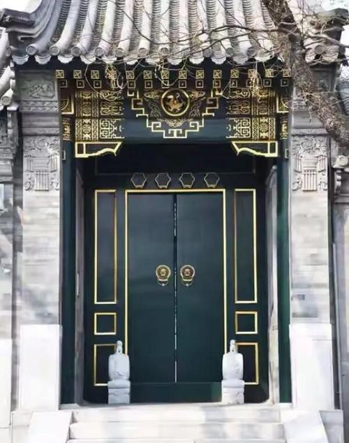 古代大门的建筑是否特别注重风水布局？