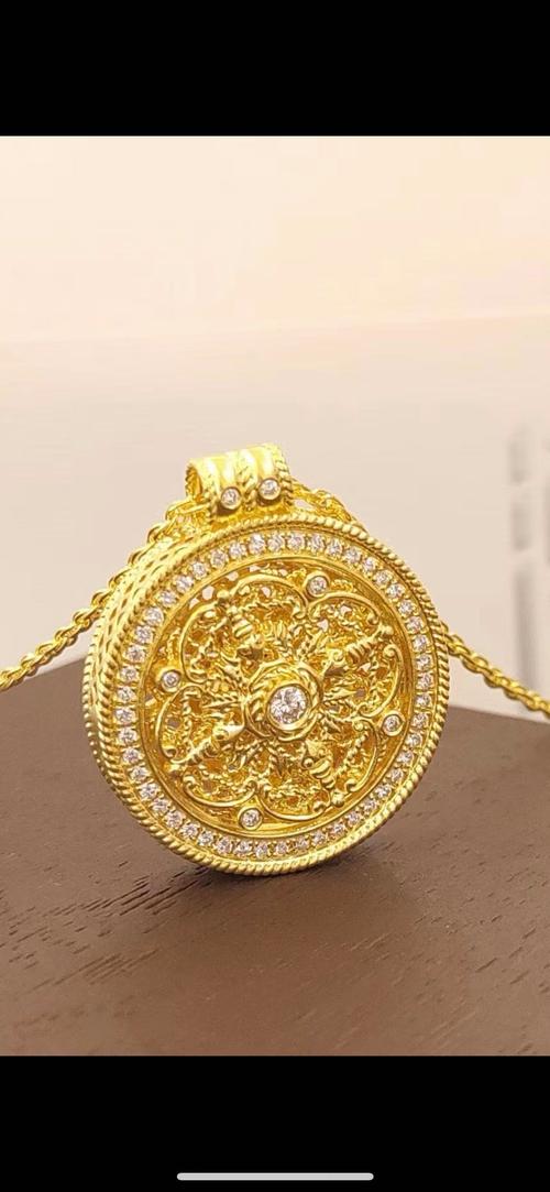 83年大海水命的人适合佩戴什么饰品？有没有什么特别推荐？