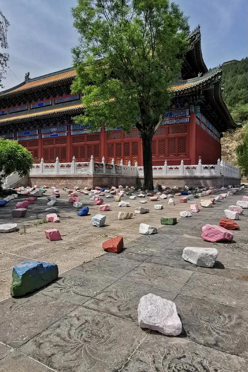 寺院荒废是否与当地风水不佳有关联？