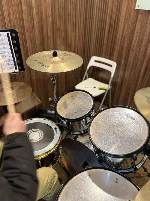 家里摆放风水物品，可否放置架子鼓进行打击？