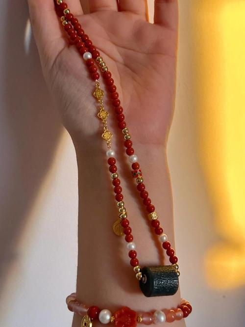 火命适合佩戴哪种项链或首饰来调整运势？