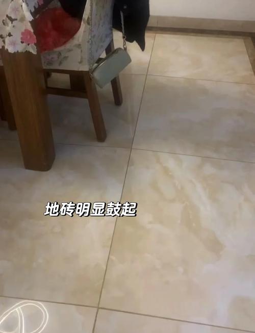 地板砖翘起是否与家居风水有直接关联？