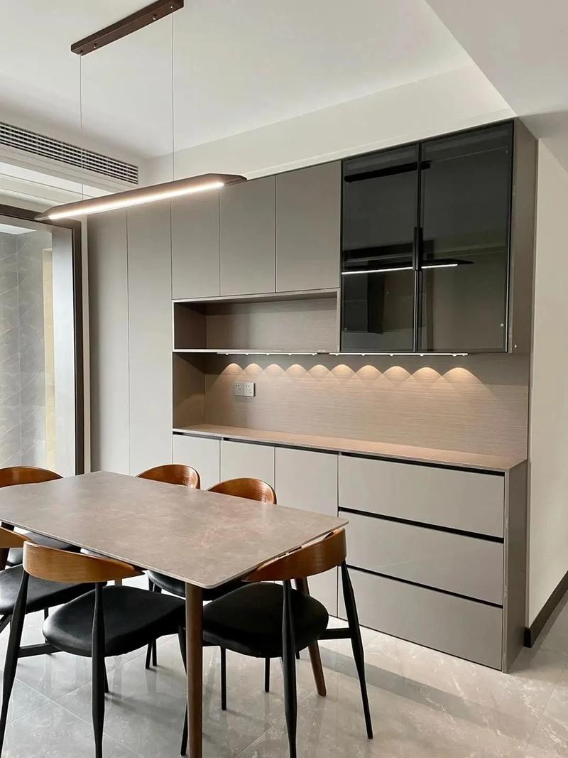 入户后堪到餐边柜布局对家居风水有影响吗？