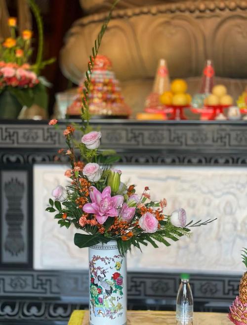 在佛前供奉哪种花能获得最大功德？