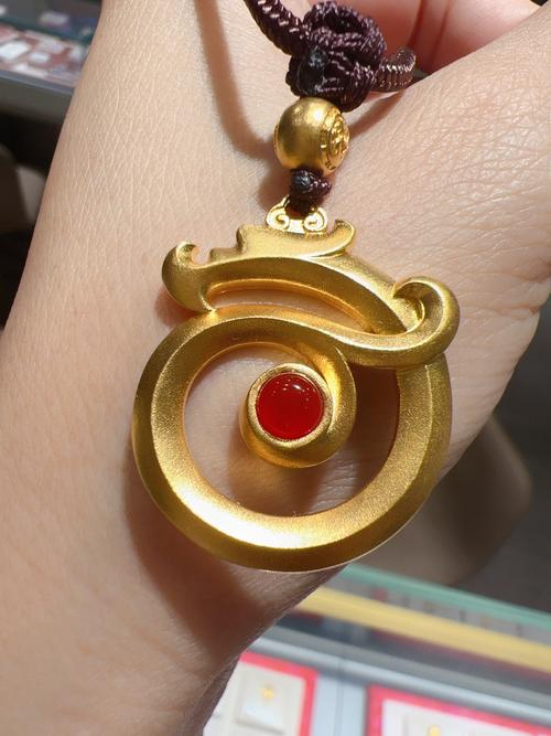 2023年适合金龙命佩戴什么首饰，大林木命又适合戴什么首饰呢？