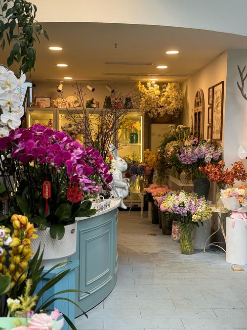 鲜花店摆放鲜花时是否需要考虑风水布局的讲究呢？