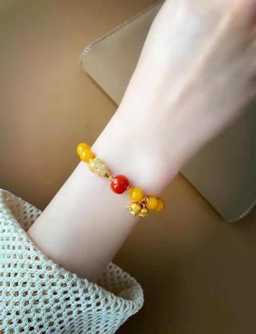 金马命五行缺什么适合佩戴哪些物品来改善运势？