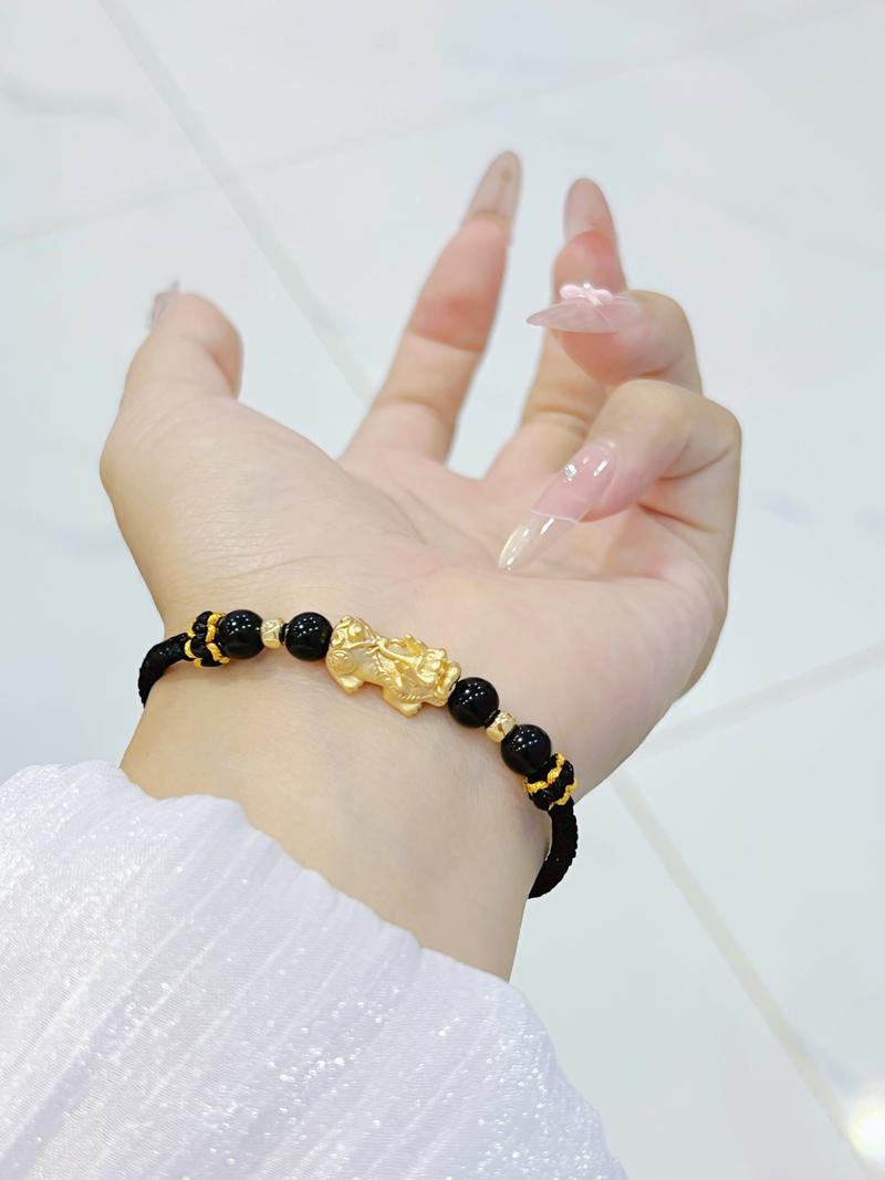 水命女孩适合佩戴什么饰品可以招财转运？