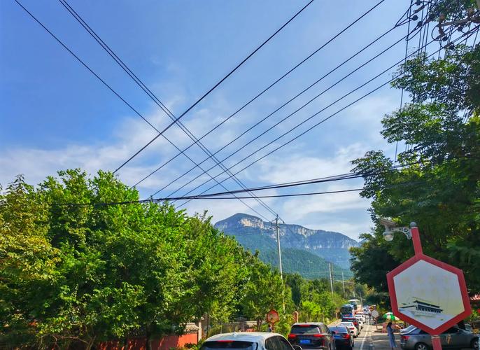 灵岩寺是否真的有高人指点，其风水布局有何独特之处？