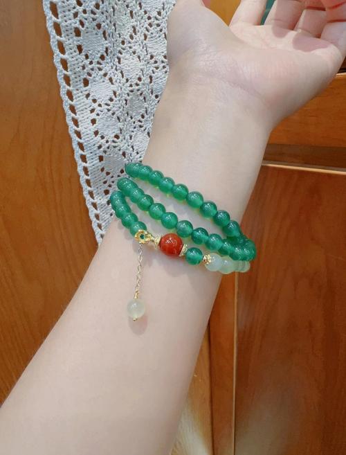 饿木命适合佩戴哪种手表或首饰？