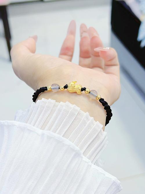 石榴木命适合佩戴哪些饰品能旺财？